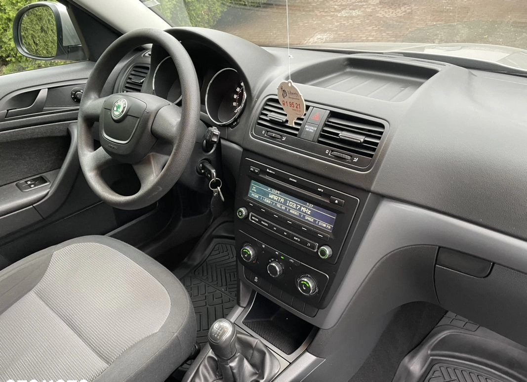 Skoda Yeti cena 39800 przebieg: 174000, rok produkcji 2013 z Strzelce Opolskie małe 562